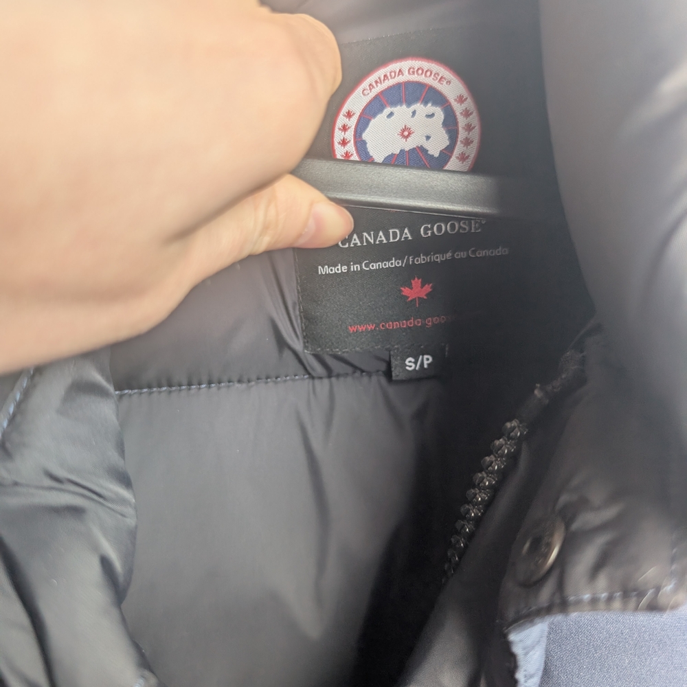 Canada Goose Navy Puffer Vest - Picture 3 of 4